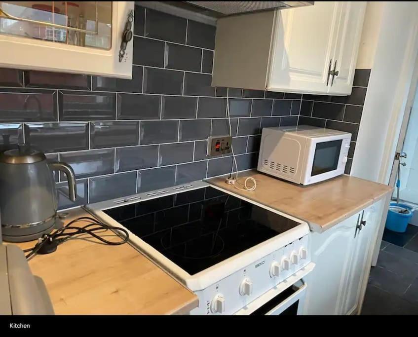 Wv1 Budget Contractor Stays- 5 Beds - Discounts Ok Wolverhampton Exterior foto